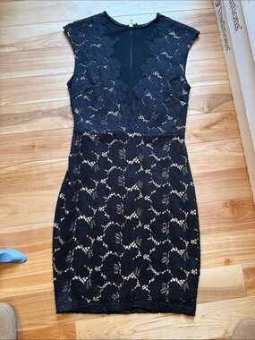 Black Lace Cap-Sleeve Bodycon Dress